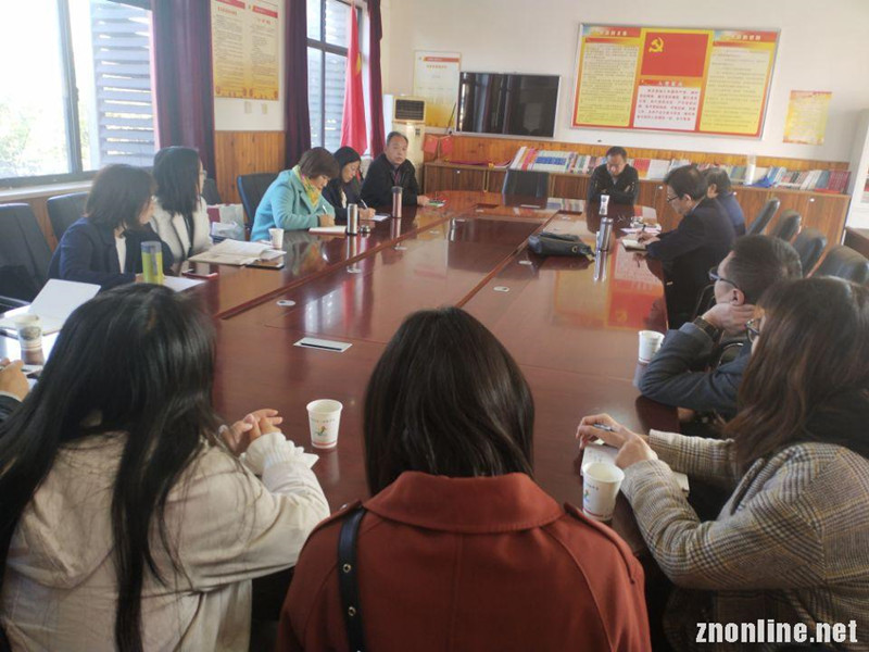 世界杯官网大中小学思政课一体化建设研究中心教师赴江夏区两所中学听课座谈(图2)