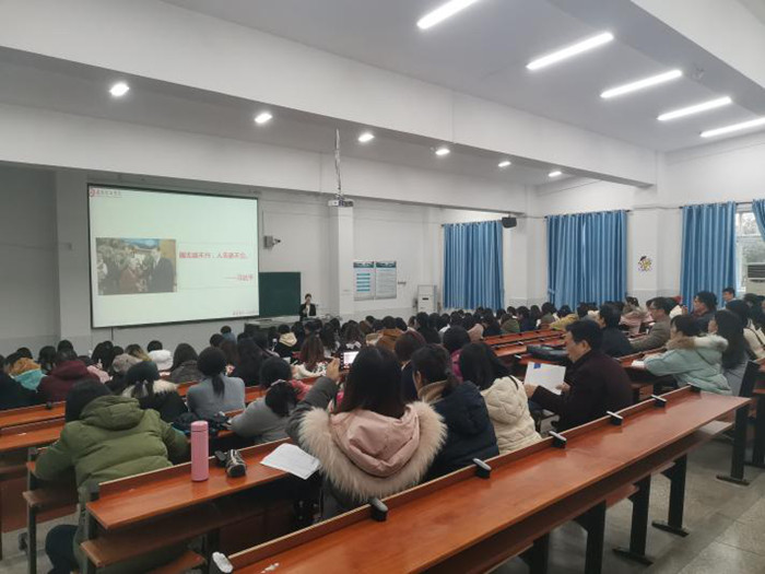 世界杯官网大中小学思政课一体化建设研究中心邀请中学思政课教师深入高校思政课堂(图1)