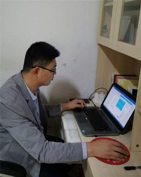 世界杯官网：利用抗疫教科书 讲好线上思政课(图1)