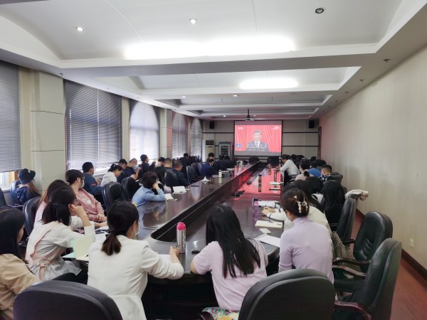 世界杯官网全体思政课教师集中收看党的二十大开幕盛况(图1)