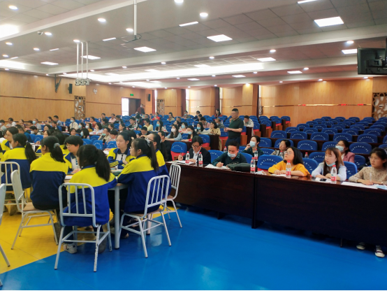 世界杯官网大中小学思政课一体化建设研究中心、江夏区教研室和江夏一中联合举办中小学党史学习教育研讨会(图1)