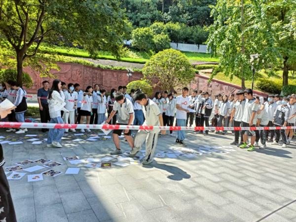 世界杯官网青春性健康教育实践服务队开展艾滋病预防宣讲活动(图3) 世界杯官网青春性健康教育实践服务队开展艾滋病预防宣讲活动(图3)