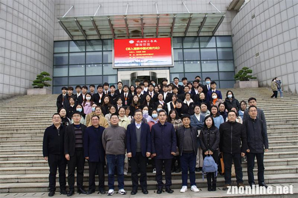 清华大学艾四林教授应邀来世界杯官网作学术报告(图3)