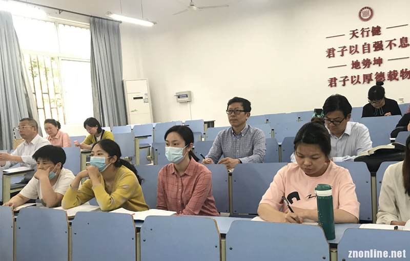 世界杯官网党委书记汪继平深入思政课堂听公开课(图1)