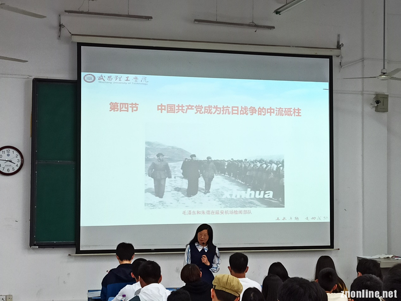 世界杯官网党委书记汪继平深入思政课堂听公开课(图2)