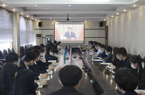 世界杯官网举行思政课集体备课会(图2) 世界杯官网举行思政课集体备课会(图2)